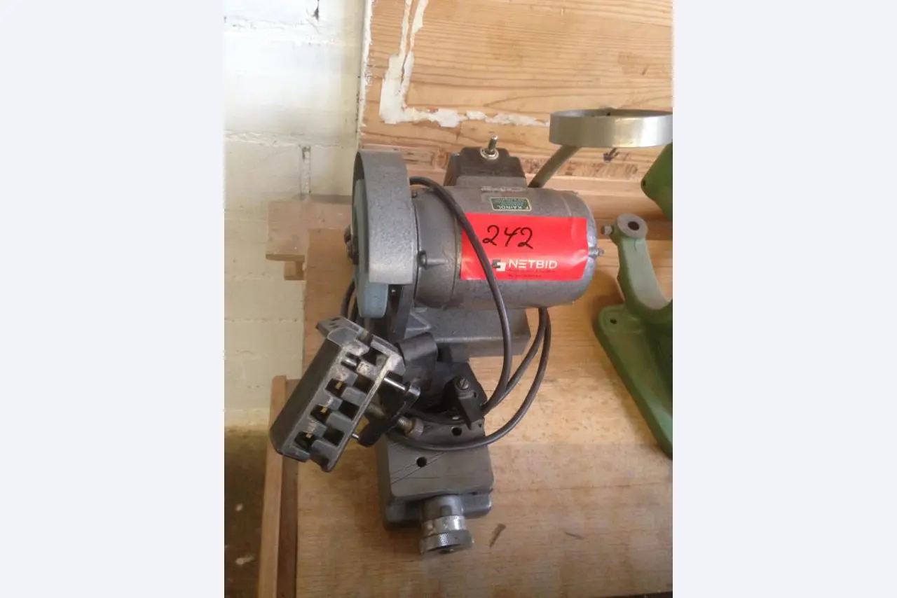 Werkzeug- und Holzbearbeitungsmaschinen sowie weitere Werkstattausrüstung -1