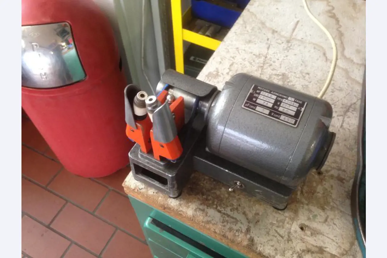 Werkzeug- und Holzbearbeitungsmaschinen sowie weitere Werkstattausrüstung -1