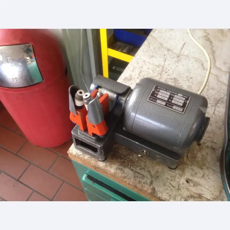 Werkzeug- und Holzbearbeitungsmaschinen sowie weitere Werkstattausrüstung -1