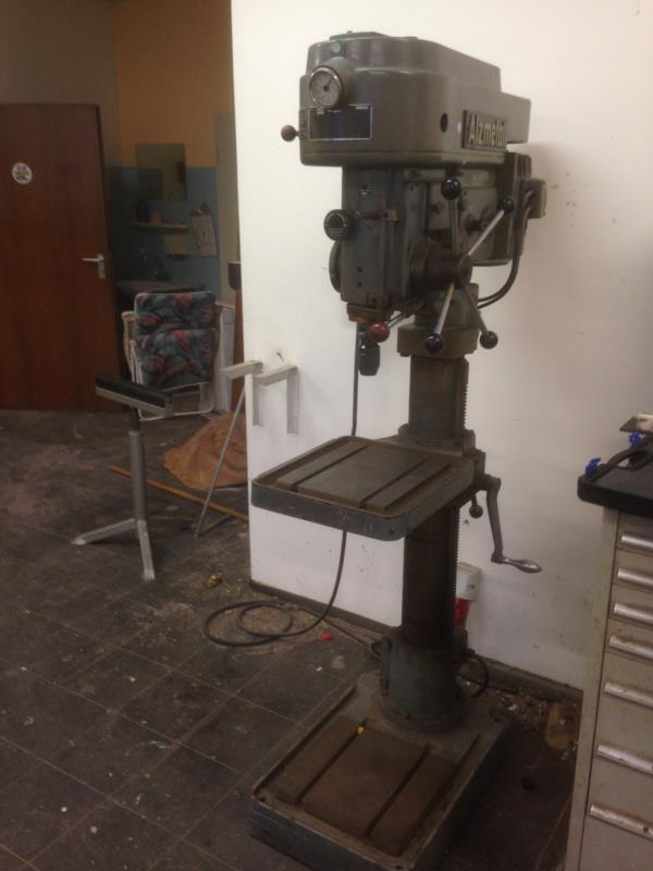 Máquinas-ferramentas, máquinas para trabalhar madeira e outros equipamentos de oficina-1