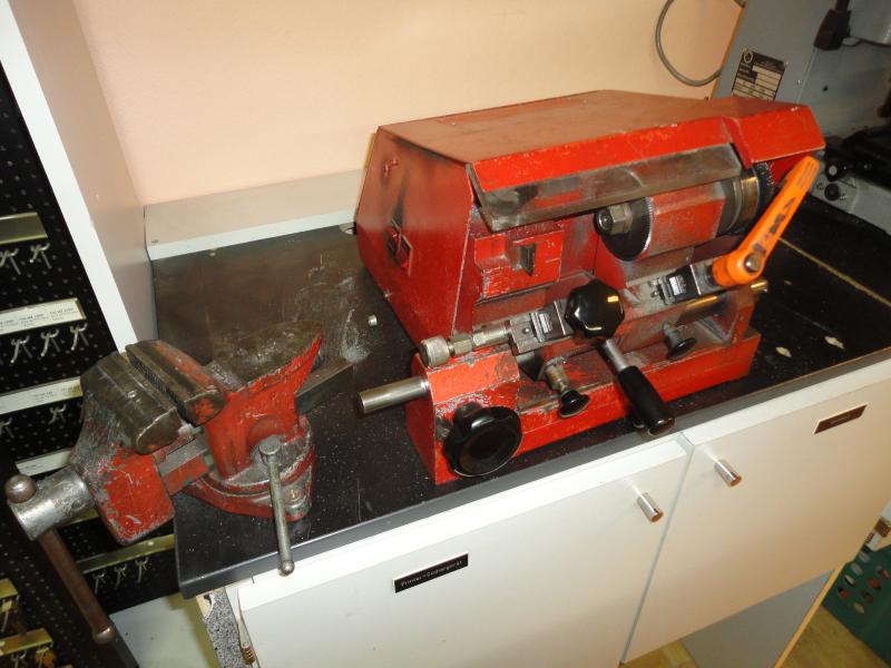 shoe- and locksmith-11