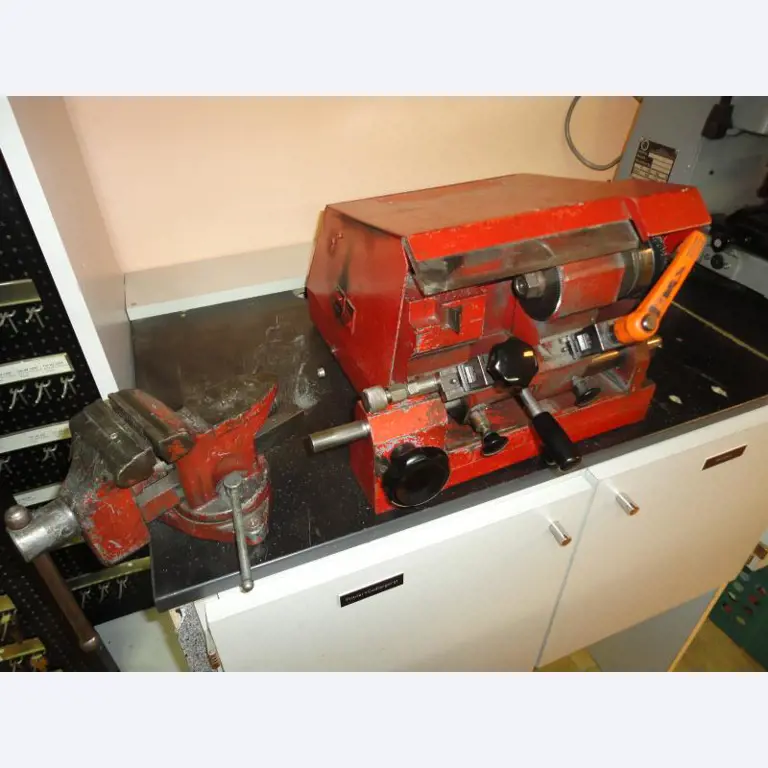 shoe- and locksmith-11