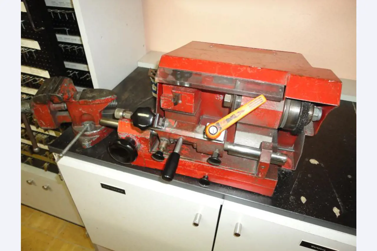 shoe- and locksmith-13