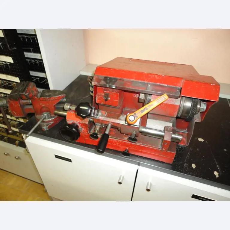 shoe- and locksmith-13