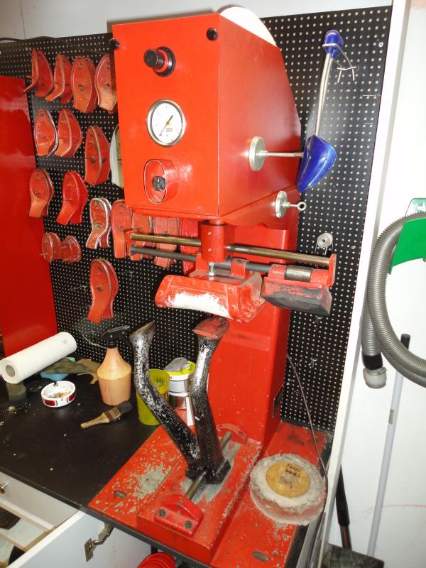 shoe- and locksmith-21