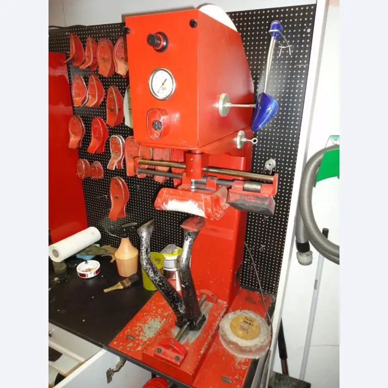 shoe- and locksmith-21