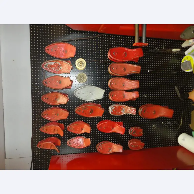 shoe- and locksmith-23