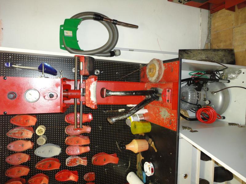 shoe- and locksmith-25