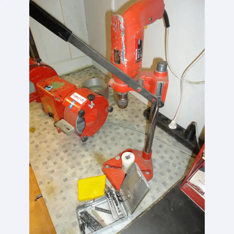 shoe- and locksmith-26