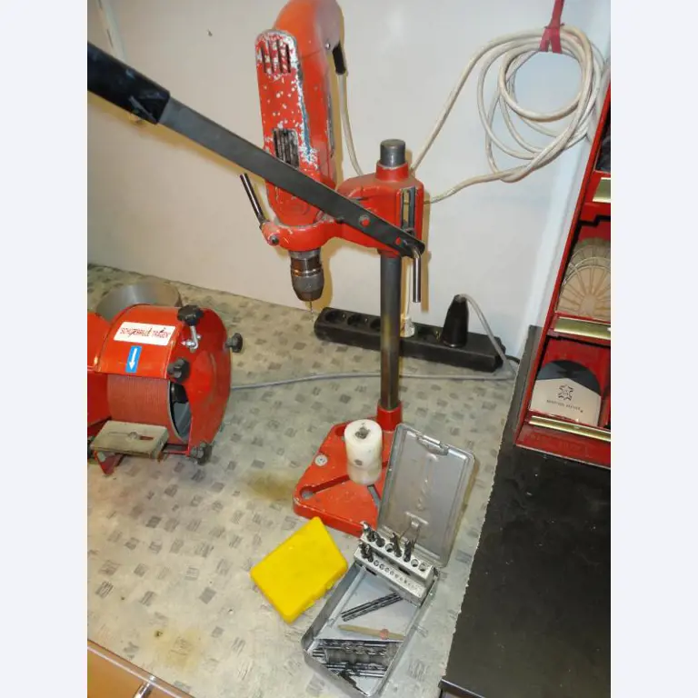 shoe- and locksmith-27