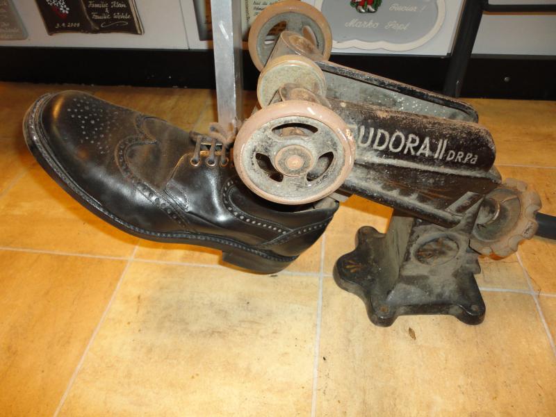 shoe- and locksmith-32