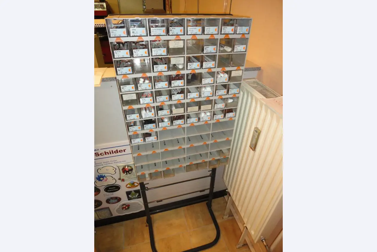 shoe- and locksmith-35