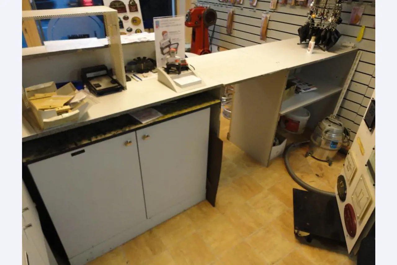 shoe- and locksmith-40