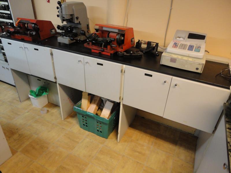 shoe- and locksmith-41