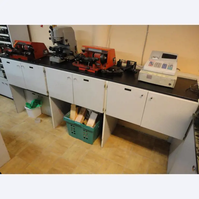 shoe- and locksmith-41