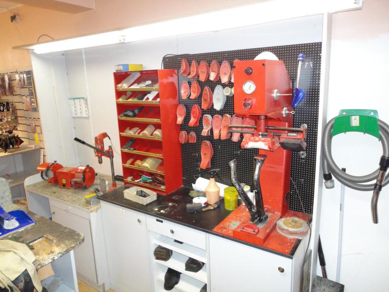 shoe- and locksmith-42