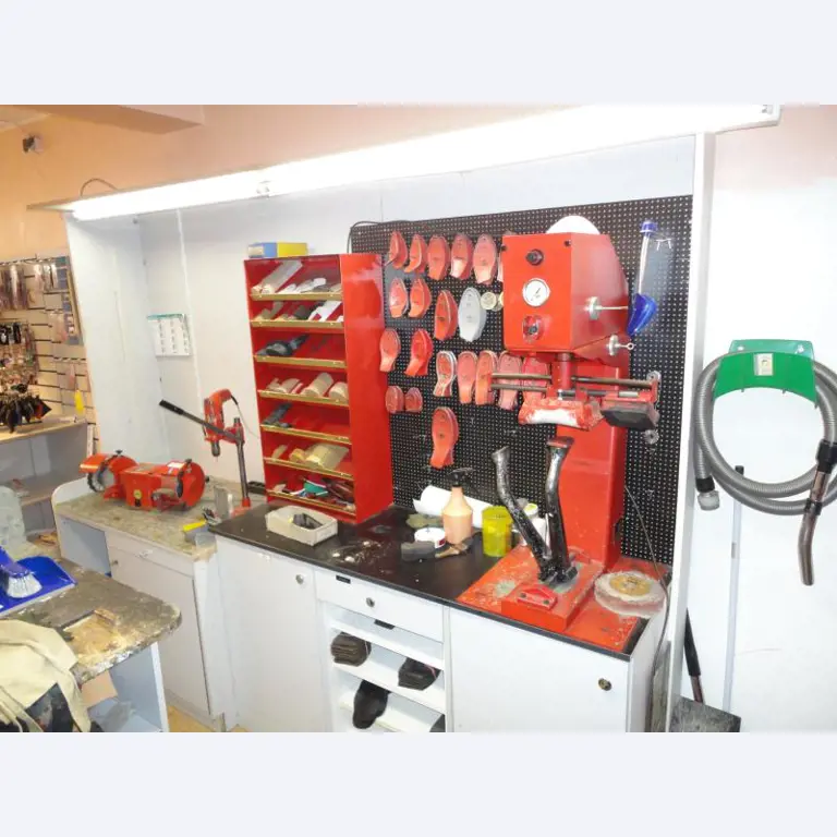shoe- and locksmith-42