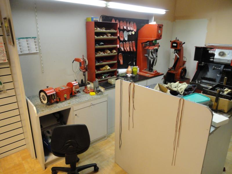 shoe- and locksmith-43