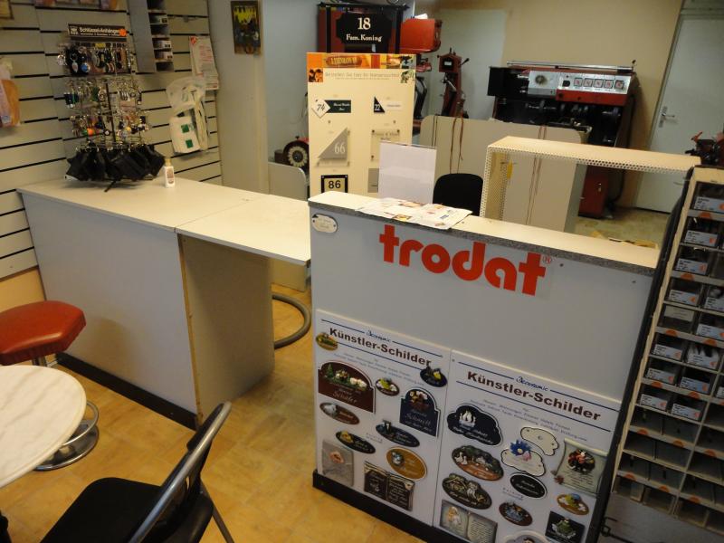 shoe- and locksmith-44