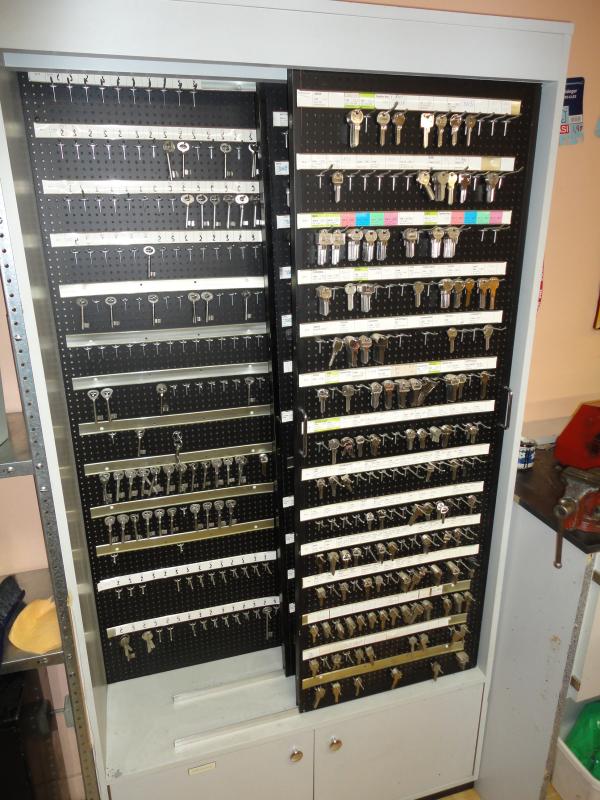 shoe- and locksmith-51