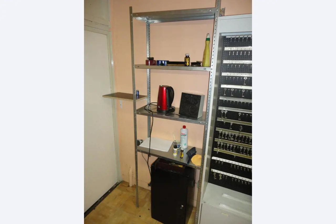 shoe- and locksmith-52