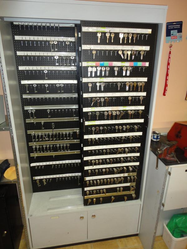 shoe- and locksmith-55