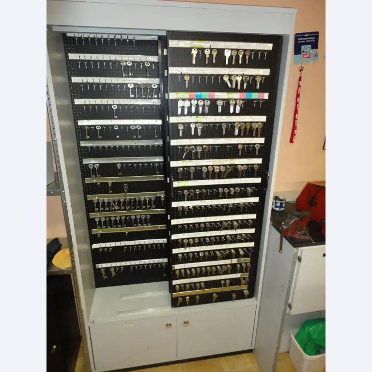 shoe- and locksmith-55