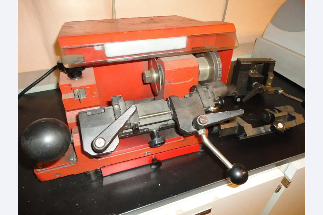 shoe- and locksmith-6