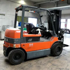 forklift  Toyota 7FBMF45