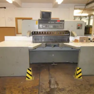 Schnellschneider Polar 137 EMC-Monitor