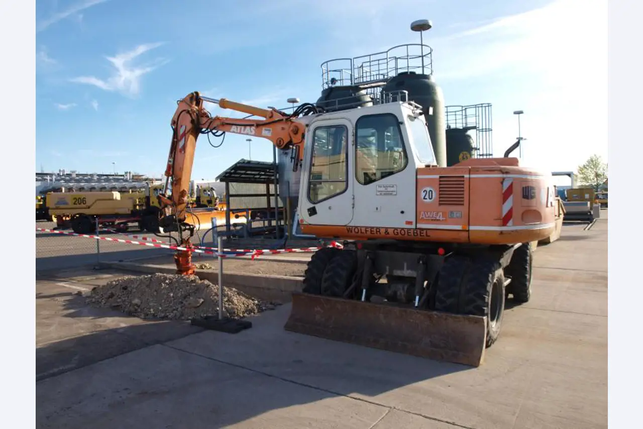 Wolfer & Goebel Bau- und Projektgesellschaft mbH
-2