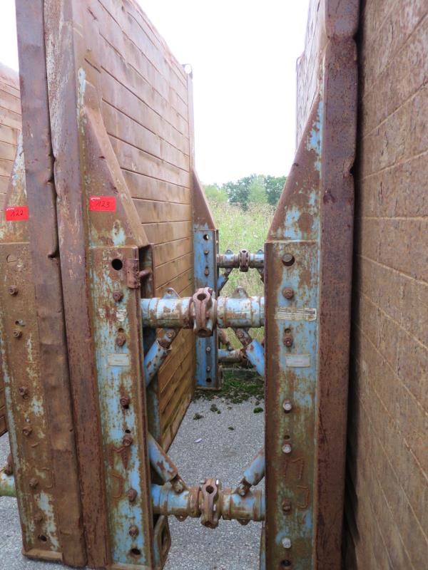 dobro vzdrževani gradbeni stroji in oprema <br>kot tudi tehnologija gradnje predorov.-1