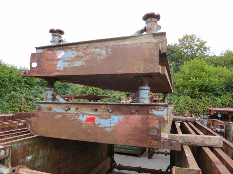 des machines et engins de chantier bien entretenus <br>ainsi que la technique de creusement des tunnels-1