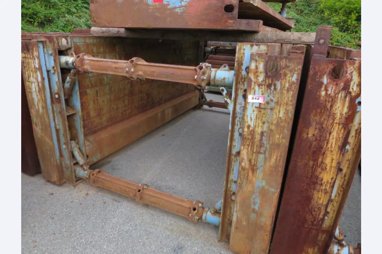well-maintained construction machinery and equipment <br>as well as the tunneling technology-1
