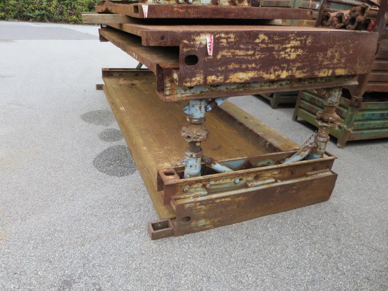 dobro vzdrževani gradbeni stroji in oprema <br>kot tudi tehnologija gradnje predorov.-1