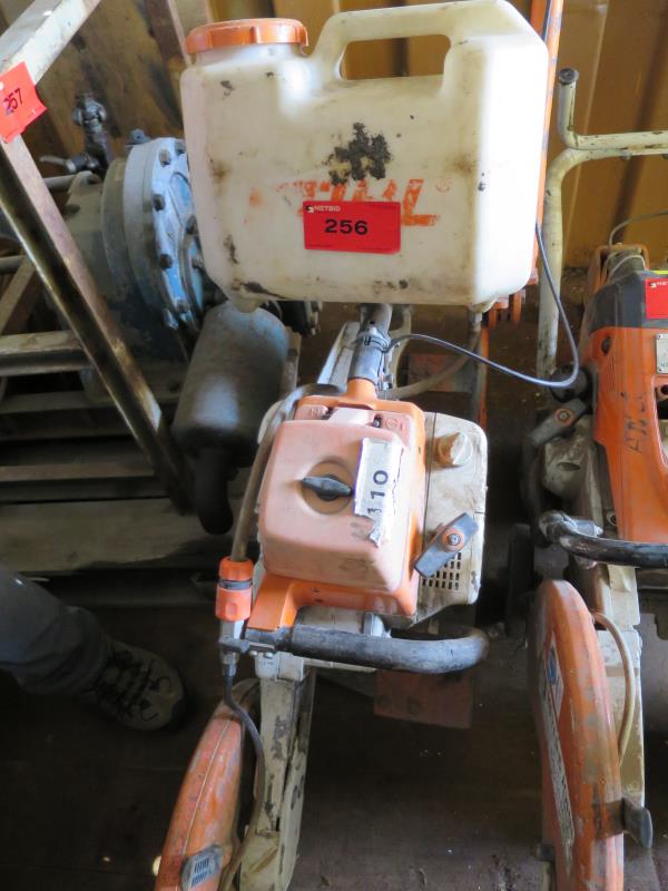 dobro vzdrževani gradbeni stroji in oprema <br>kot tudi tehnologija gradnje predorov.-1