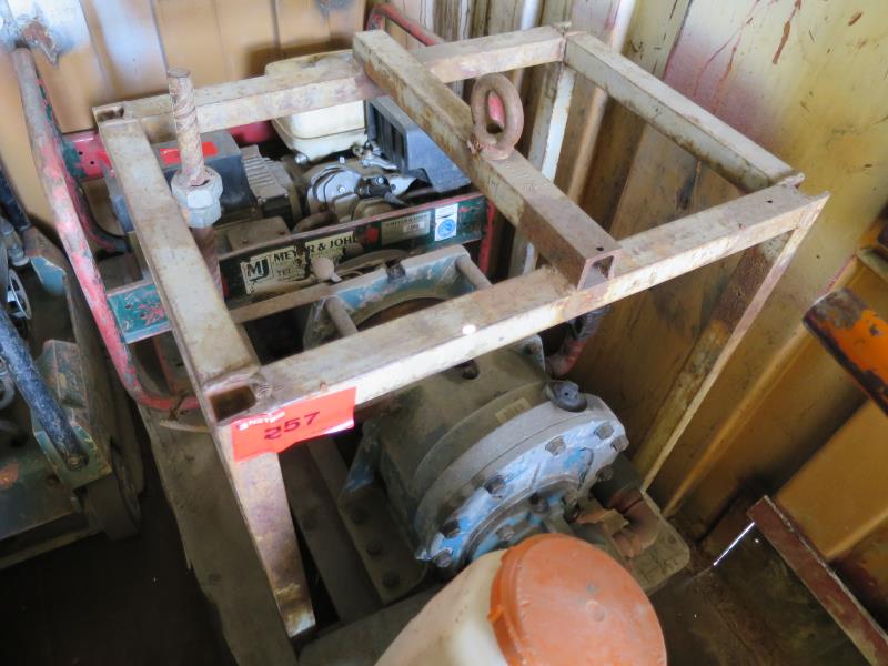 dobro vzdrževani gradbeni stroji in oprema <br>kot tudi tehnologija gradnje predorov.-1