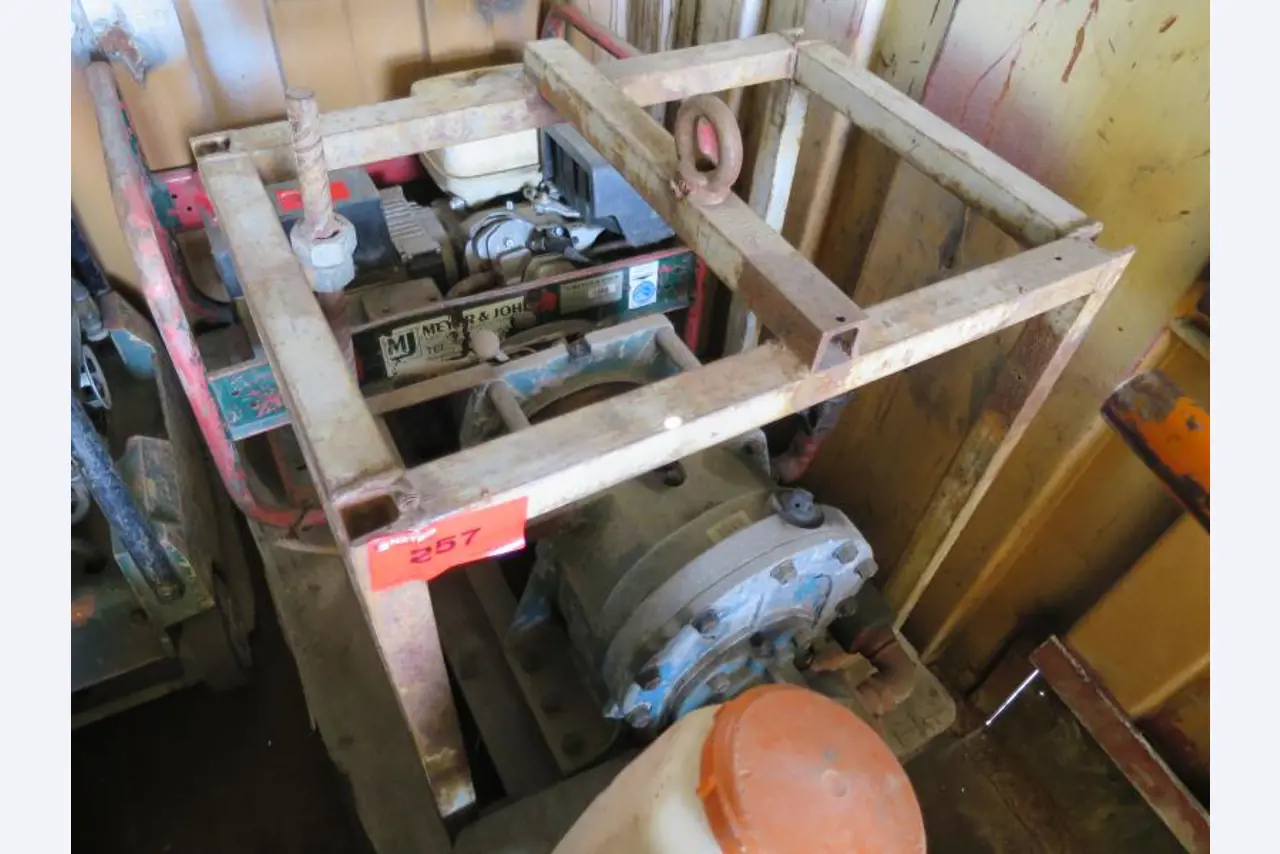 máquinas e equipamentos de construção bem conservados <br>bem como tecnologia de construção de túneis-1