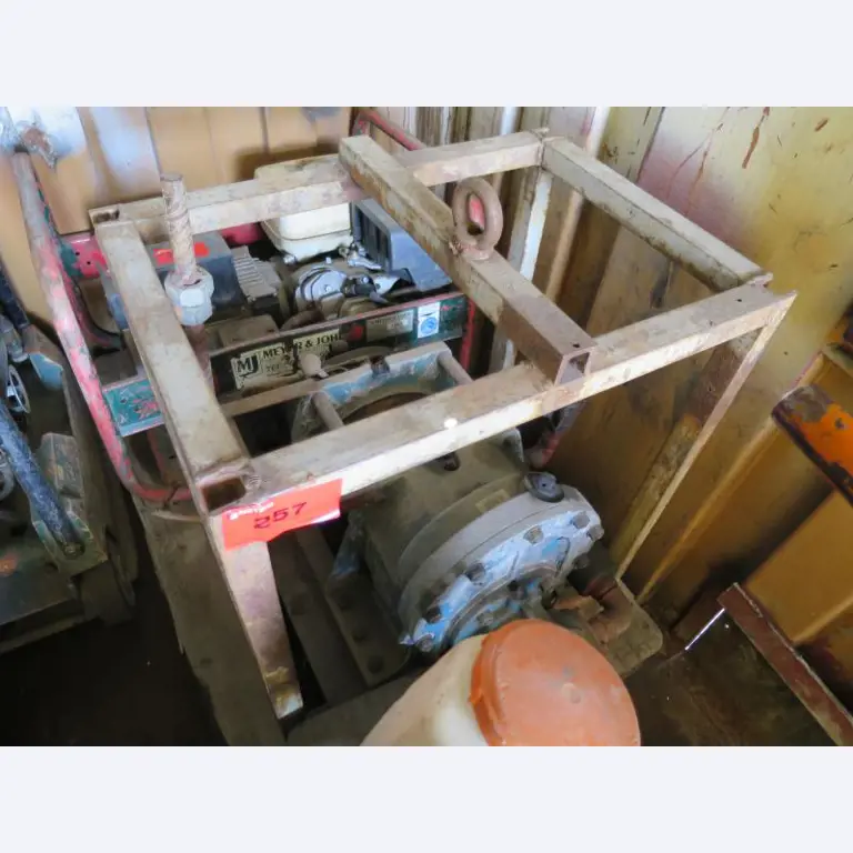 máquinas e equipamentos de construção bem conservados <br>bem como tecnologia de construção de túneis-1