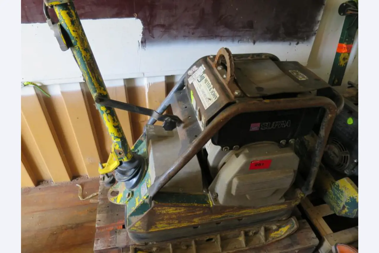 gepflegte Baumaschinen und Baugeräte <br>sowie die Tunnelvortriebstechnik-1