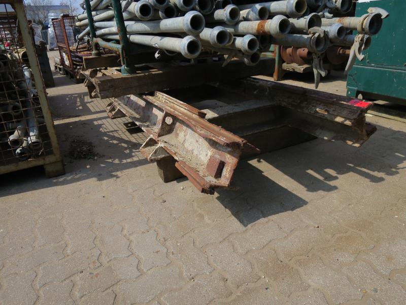 des machines et engins de chantier bien entretenus <br>ainsi que la technique de creusement des tunnels-1