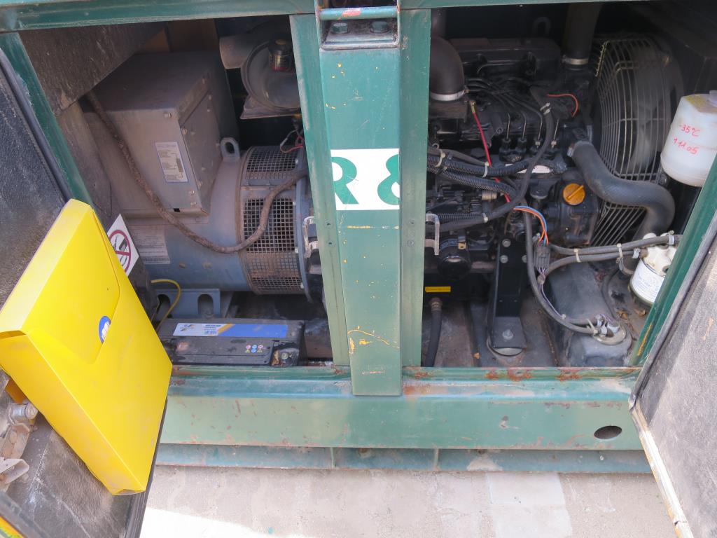 machines et matériel de construction bien entretenus-2