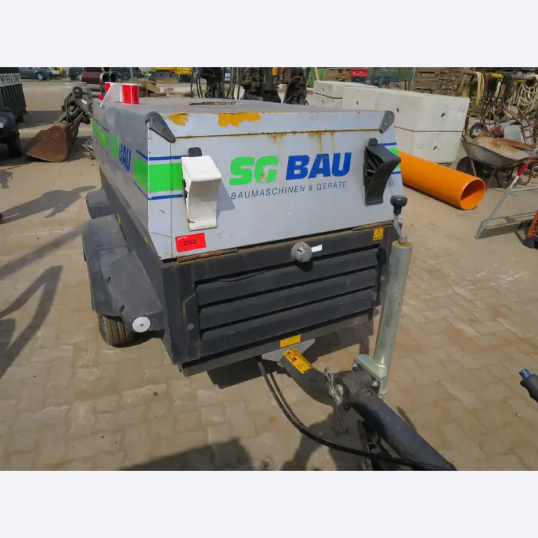 dobro vzdrževani gradbeni stroji in oprema.-1