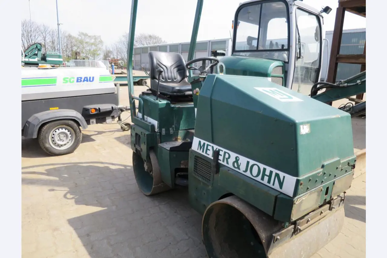 well-maintained construction machinery and equipment-2