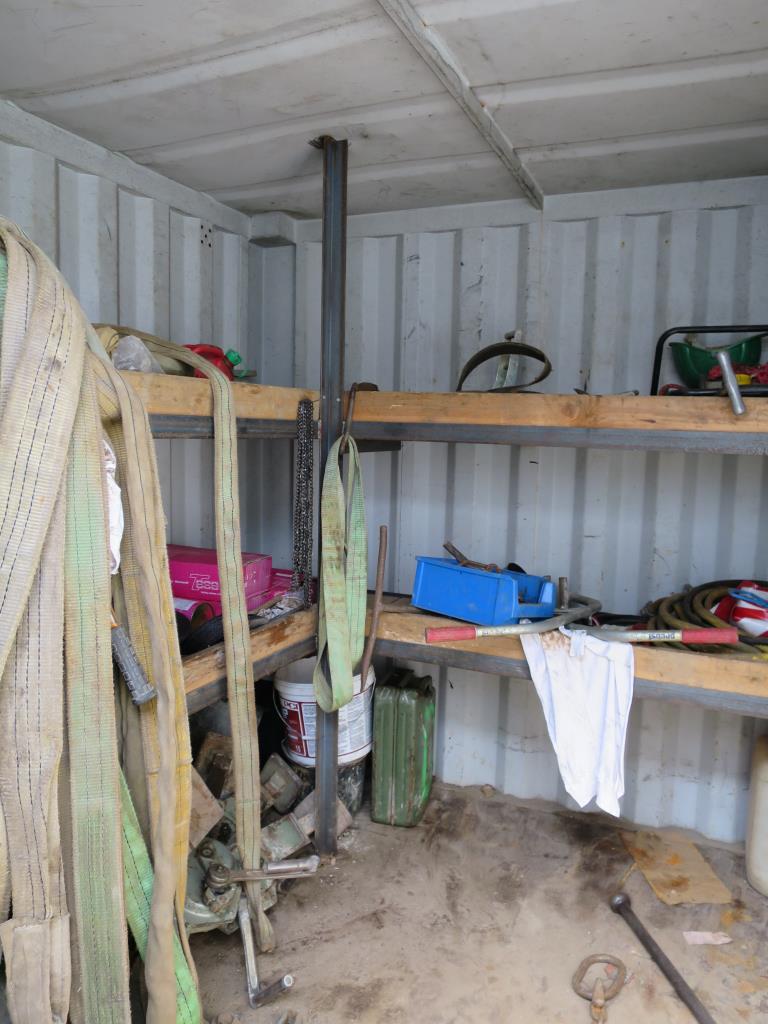 dobro vzdrževani gradbeni stroji in oprema.-2