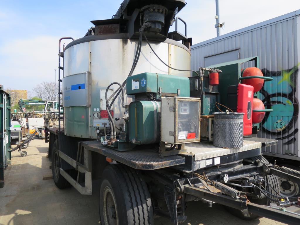 dobro vzdrževani gradbeni stroji in oprema.-1