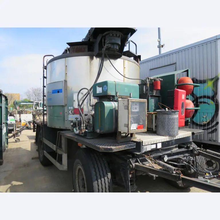 dobro vzdrževani gradbeni stroji in oprema.-1