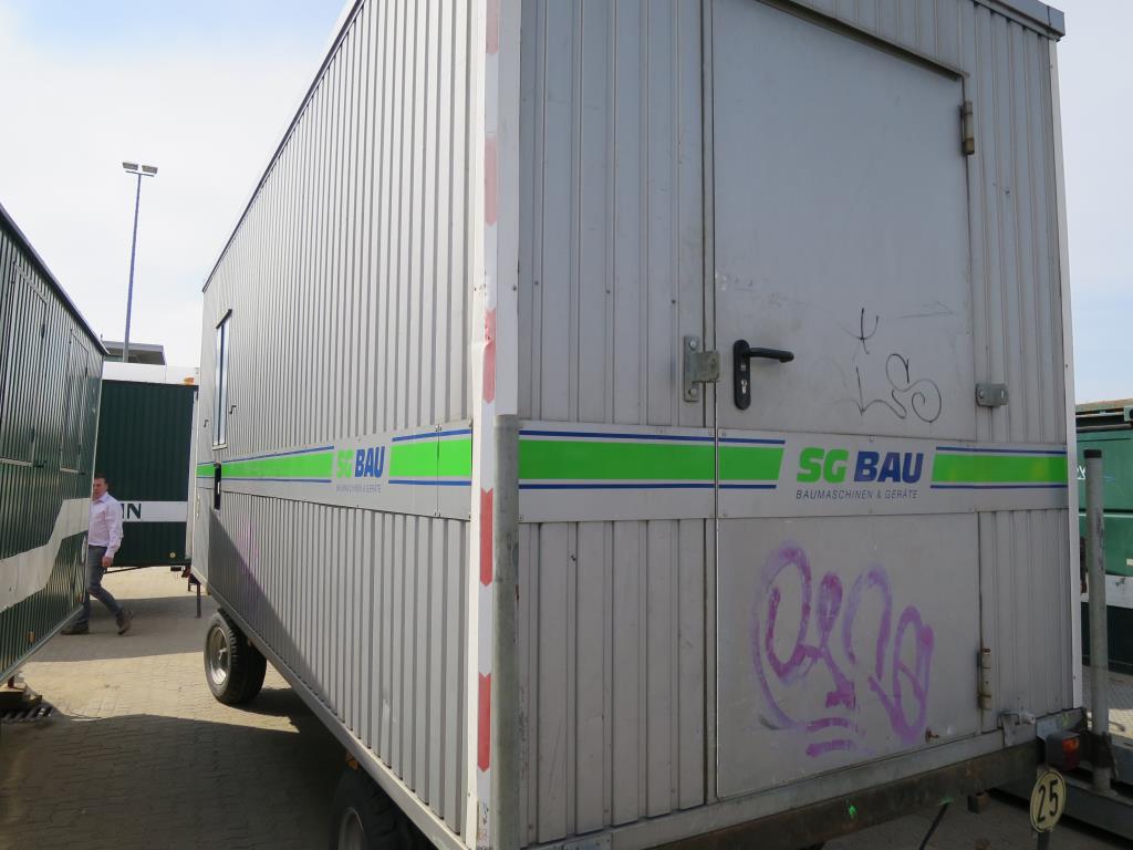 dobro vzdrževani gradbeni stroji in oprema.-2