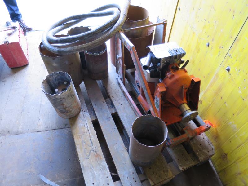 dobro vzdrževani gradbeni stroji in oprema <br>kot tudi tehnologija gradnje predorov.-1