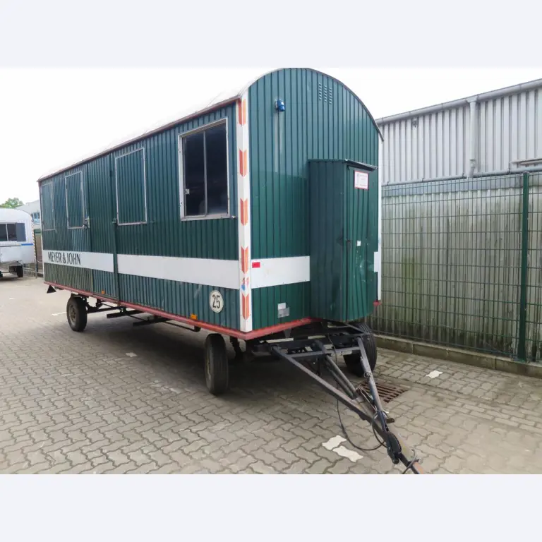 dobro vzdrževani gradbeni stroji in oprema.-1